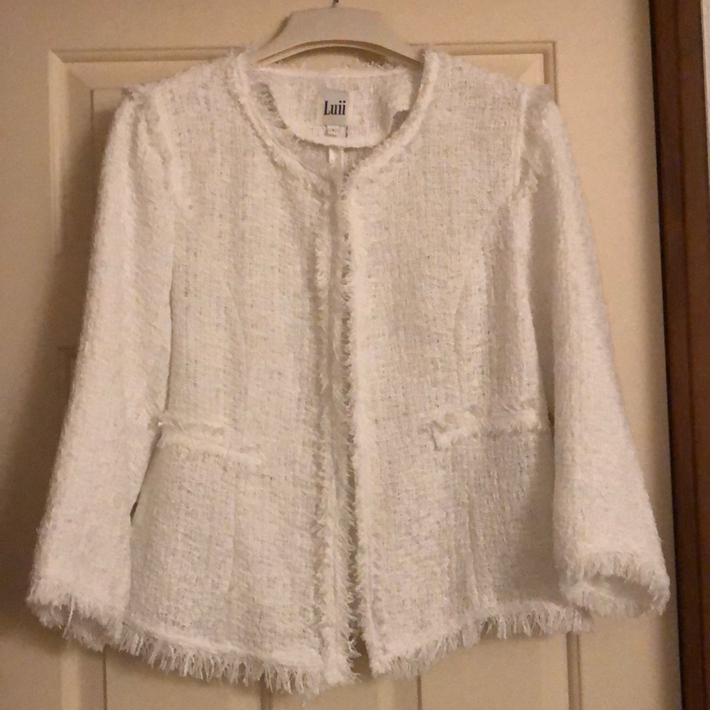 Beautiful white jacket. Unstructured
